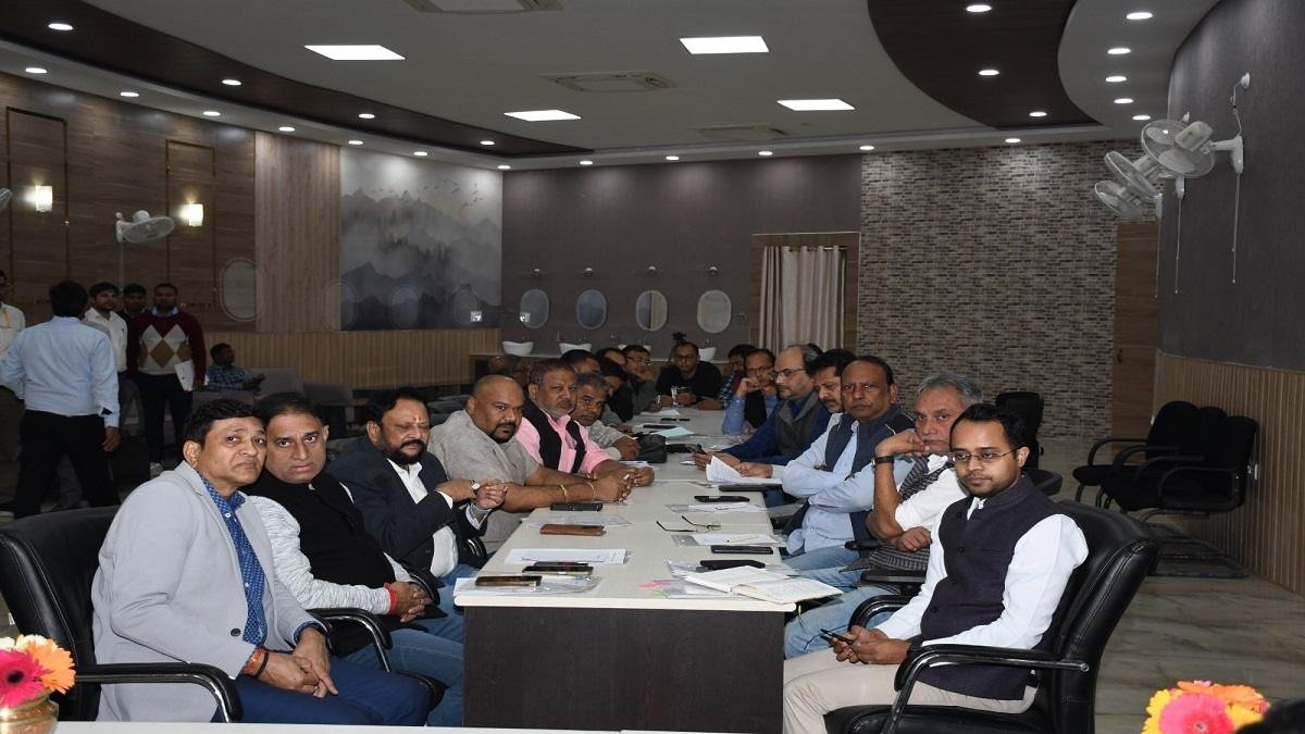 18वीं विधानसभा को लेकर विधान परिषद के सभापति अवधेश नारायण सिंह ने की बैठक, सत्र के शांतिपूर्ण संचालन को लेकर बनी रणनीति 3 22Scope News G62WUdXbcAAzKXO 22Scope News