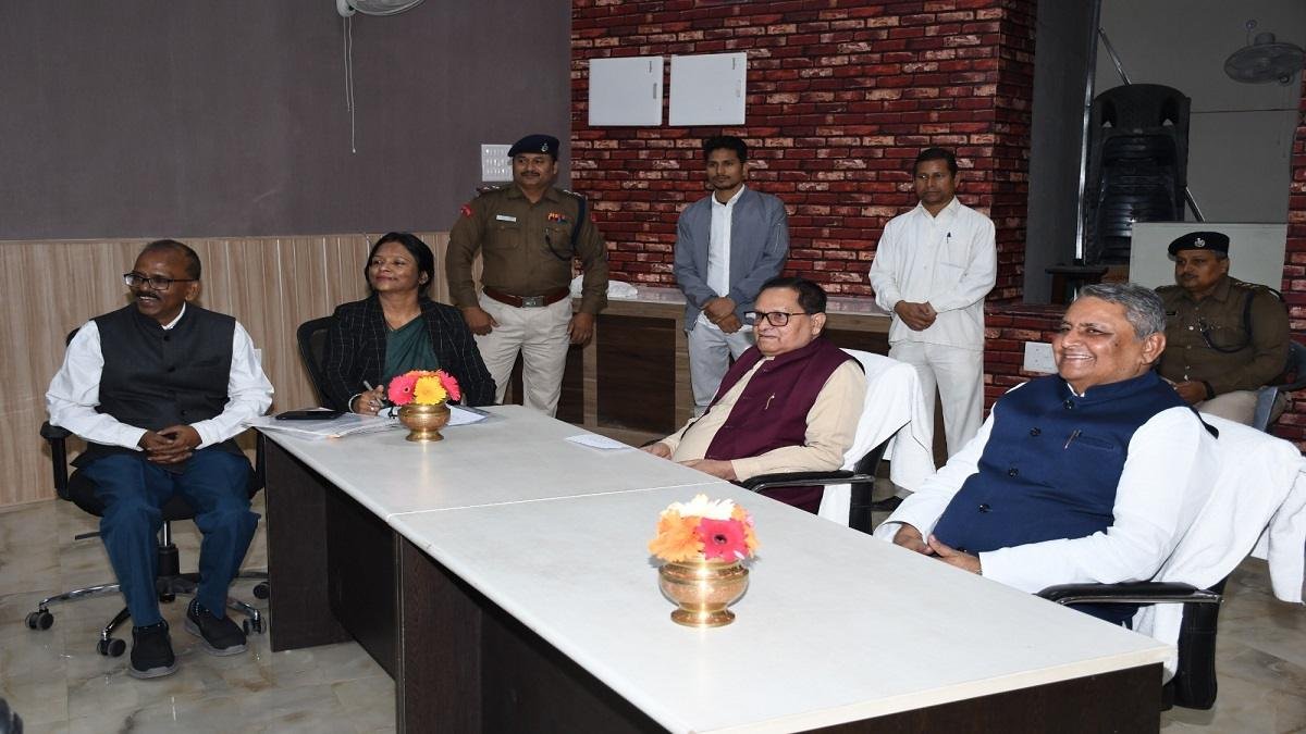 18वीं विधानसभा को लेकर विधान परिषद के सभापति अवधेश नारायण सिंह ने की बैठक, सत्र के शांतिपूर्ण संचालन को लेकर बनी रणनीति 2 22Scope News G62WUfqaQAARWo2 1 22Scope News