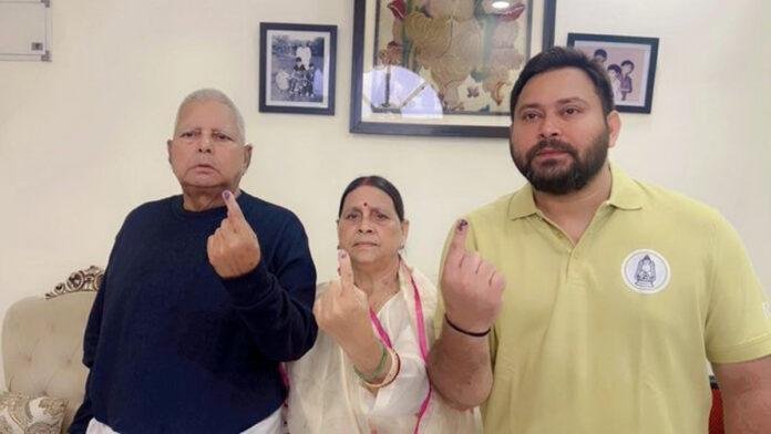 वोटिंग के बाद लालू यादव ने किया ट्वीट, लिखा- तवा से रोटी पलटती रहनी चाहिए नहीं तो जल जाएगी