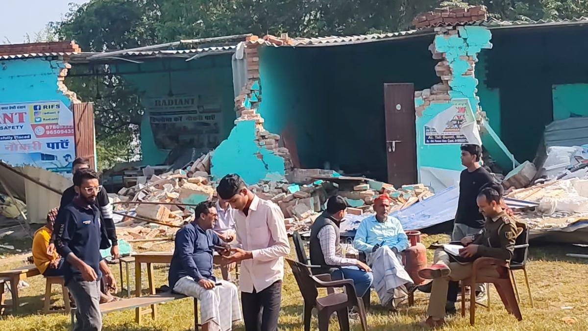 जमीन विवाद ने लिया खतरनाक रूप, IIT कॉलेज पर भू-माफिया ने चलाया बुलडोजर, फायरिंग में 2 बच्चे घायल 1 22Scope News Land Dispute 1 22Scope News