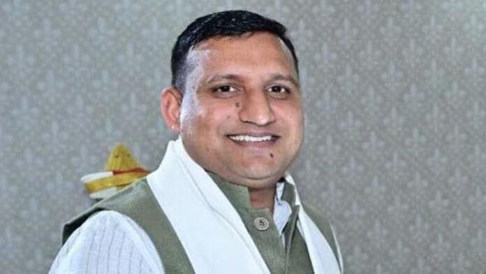 RJD की हार के बाद लालू परिवार में महाभारत शुरू, तेजस्वी के संजय बने 'शकुनि'