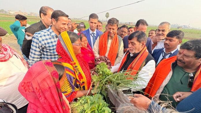 कृषि मंत्री ने पटना सिटी जल्ला के बाहरी धवलपुरा में किसान चौपाल में की सहभागिता