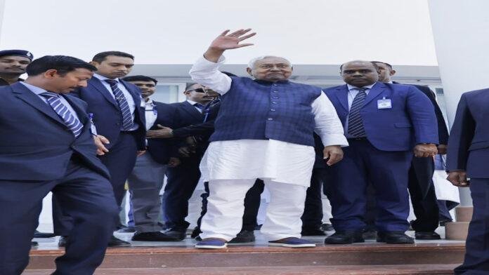 Breaking : 10वीं बार CM पद की शपथ लेने लिए गांधी मैदान के लिए निकले नीतीश कुमार