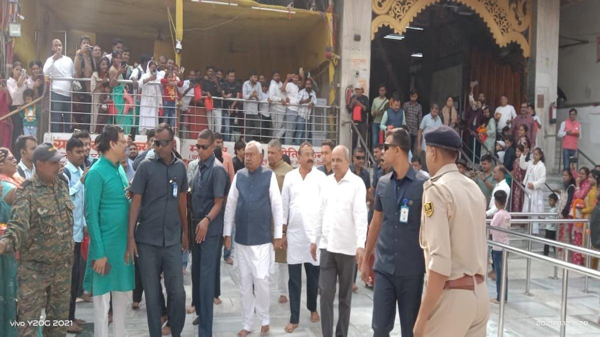 जनता के बाद भगवान के दरबार में नीतीश, जीत के लिए मांगी दुआ 2 22Scope News NItish Mahaveer Mandir 1 22Scope News