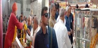 जनता के बाद भगवान के दरबार में नीतीश, जीत के लिए मांगी दुआ