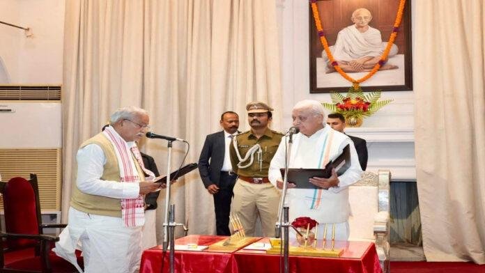 प्रोटेम स्पीकर बने नरेंद्र नारायण यादव, राज्यपाल ने दिलायी शपथ