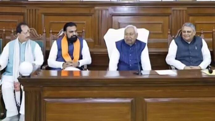 'साथ रहेगा पूरा परिवार, अपने बिहार में ही मिलेगा रोजगार, संकल्पित है नीतीश सरकार'