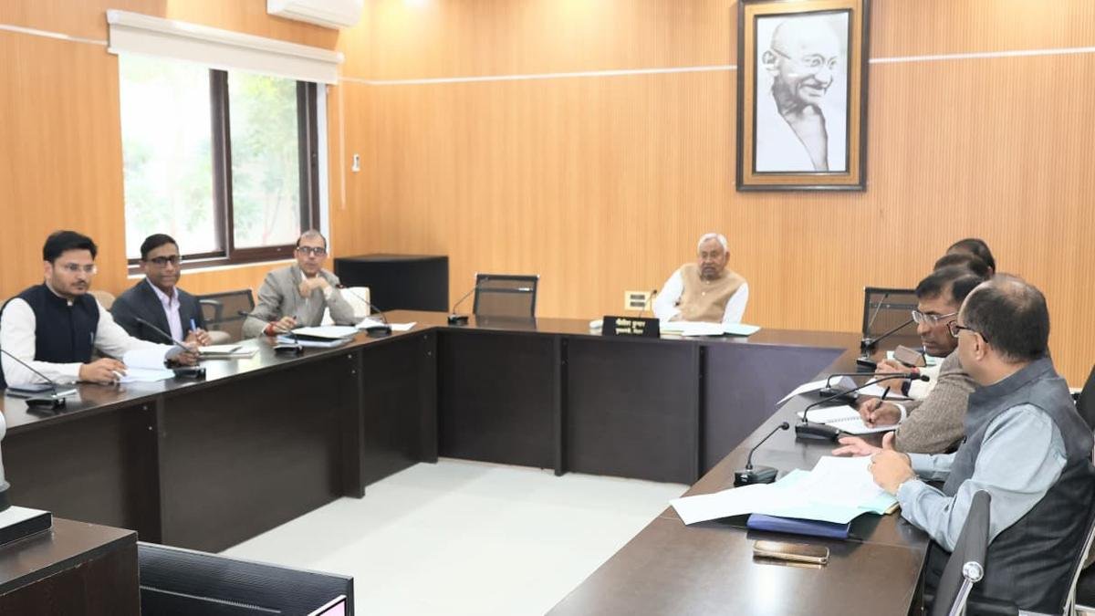 मुख्यमंत्री ने मंत्रिमंडल सचिवालय विभाग व निगरानी विभाग के कार्यों की समीक्षा की, अधिकारियों को दिए आवश्यक निर्देश | 22Scope News Nitish Metting 1 22Scope News