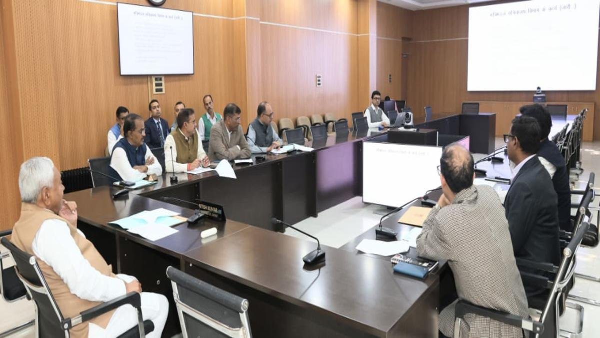 मुख्यमंत्री ने मंत्रिमंडल सचिवालय विभाग व निगरानी विभाग के कार्यों की समीक्षा की, अधिकारियों को दिए आवश्यक निर्देश | 22Scope News Nitish Metting 2 22Scope News