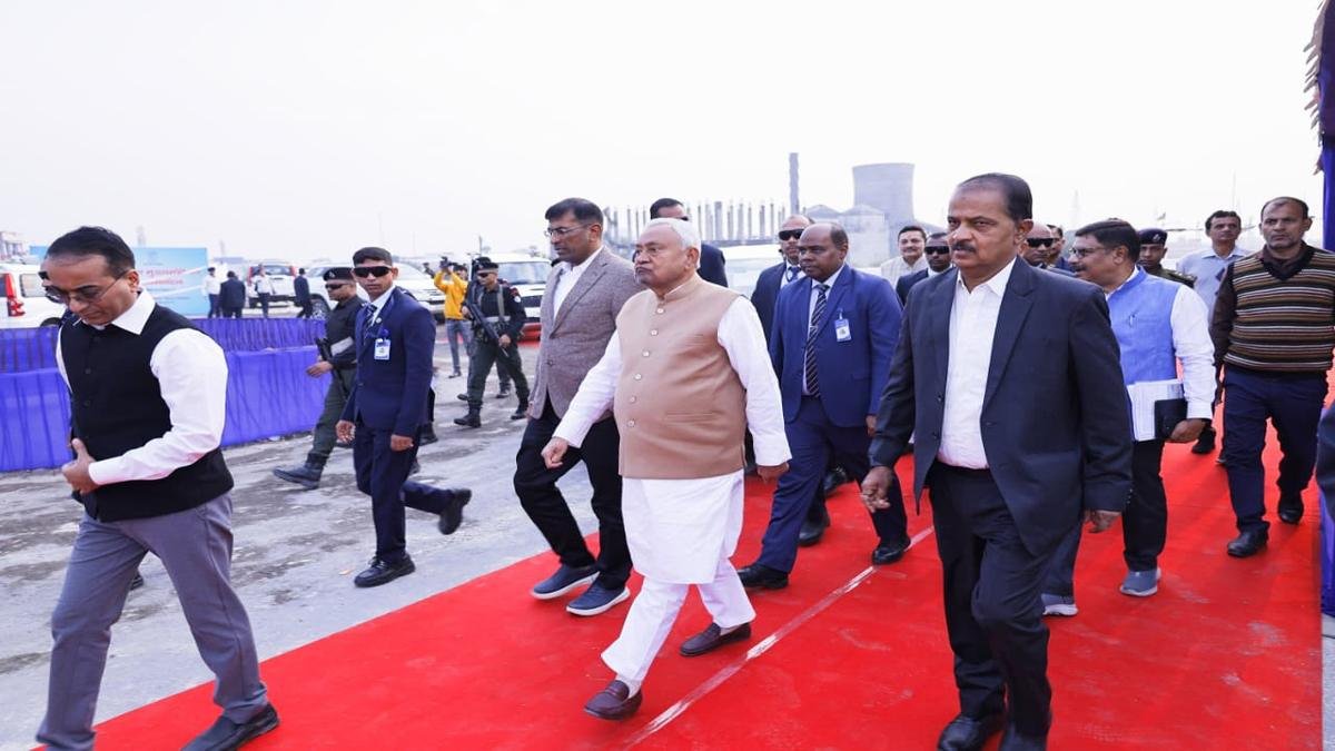 मुख्यमंत्री ने मीठापुर-महुली-पुनपुन पथ व मीठापुर फ्लाईओवर से चिरैयाटांड़ फ्लाईओवर को जोड़ने हेतु पहुंच पथ व सर्विस पथ का किया निरीक्षण 1 22Scope News Nitish Mithapur 1 22Scope News