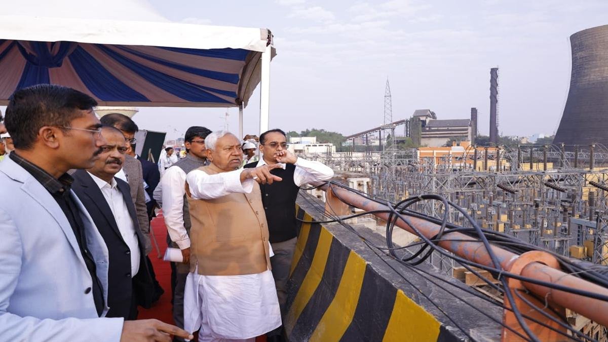 मुख्यमंत्री ने मीठापुर-महुली-पुनपुन पथ व मीठापुर फ्लाईओवर से चिरैयाटांड़ फ्लाईओवर को जोड़ने हेतु पहुंच पथ व सर्विस पथ का किया निरीक्षण 2 22Scope News Nitish Mithapur 2 22Scope News