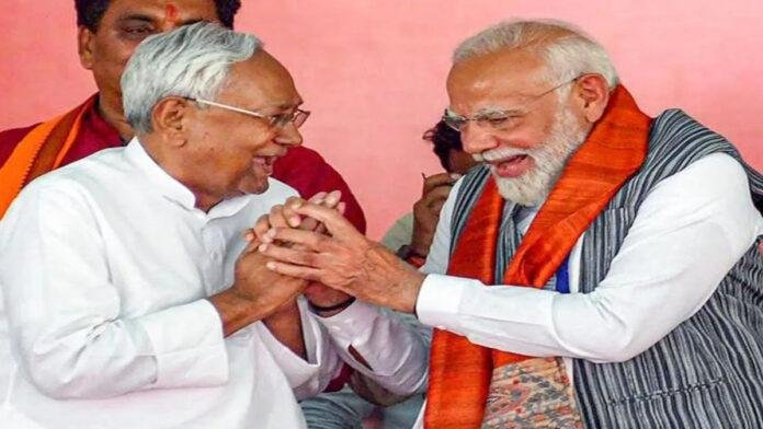 Nitish-Modi (File Photo) बिहार में NDA की जीत के बाद PM ने किया ट्वीट, गठबंधन के नेता को दी बधाई, कहा- सुशासन व विकास की जीत