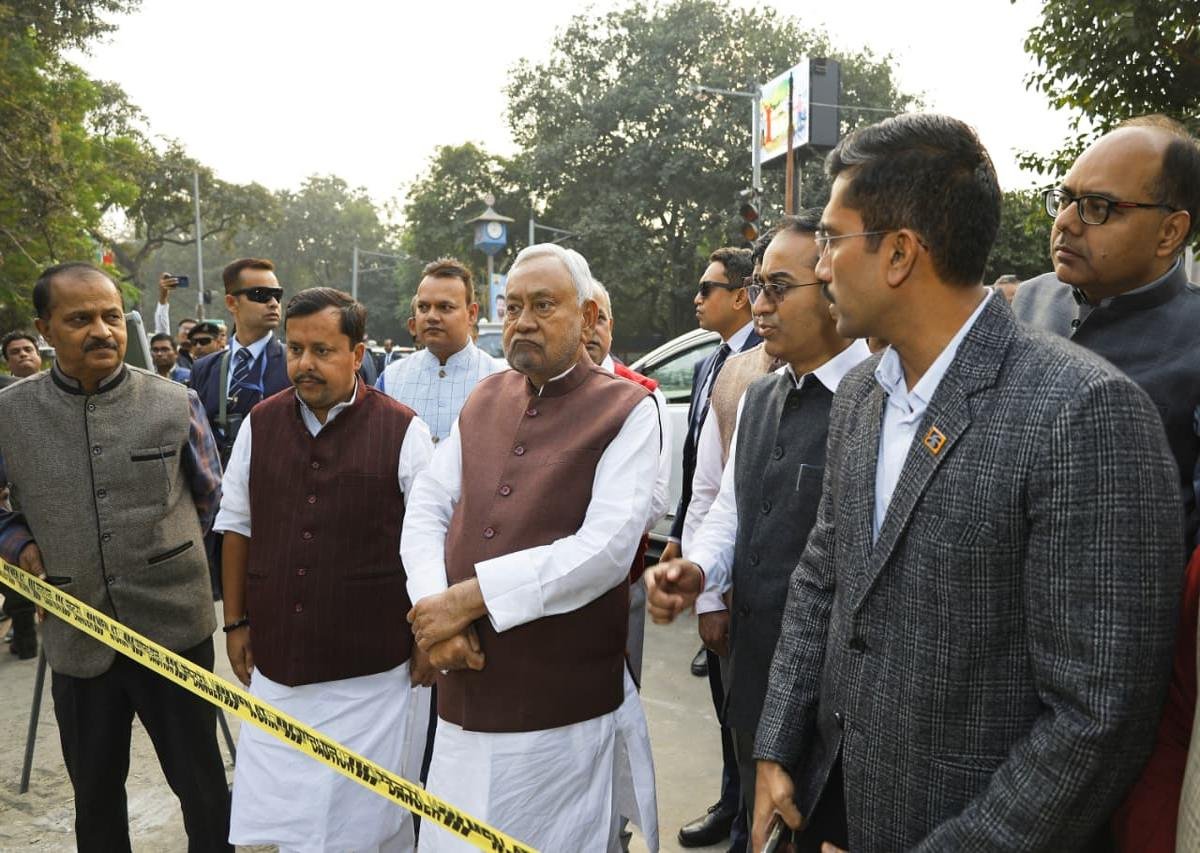 मुख्यमंत्री ने पटना शहरी क्षेत्र की विभिन्न योजनाओं का किया निरीक्षण, निर्माणाधीन कार्य को तेजी से पूर्ण करने का दिया निर्देश | 22Scope News Nitish Patna Urban 2 22Scope News