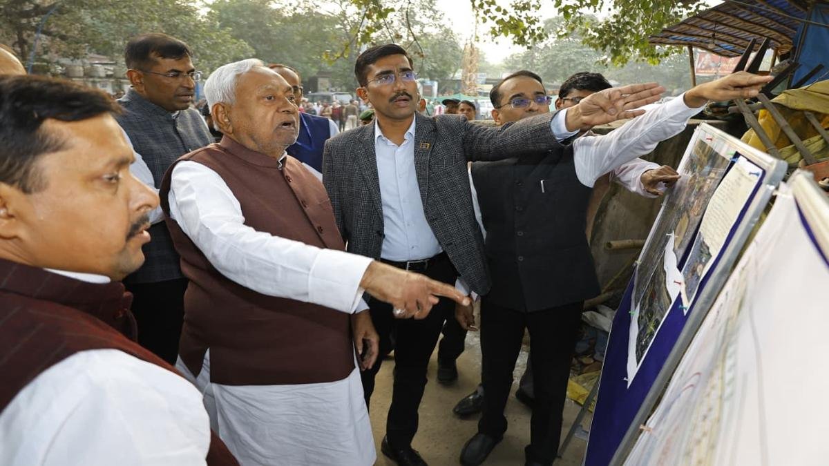 मुख्यमंत्री ने पटना शहरी क्षेत्र की विभिन्न योजनाओं का किया निरीक्षण, निर्माणाधीन कार्य को तेजी से पूर्ण करने का दिया निर्देश | 22Scope News Nitish Patna Urban 6 22Scope News