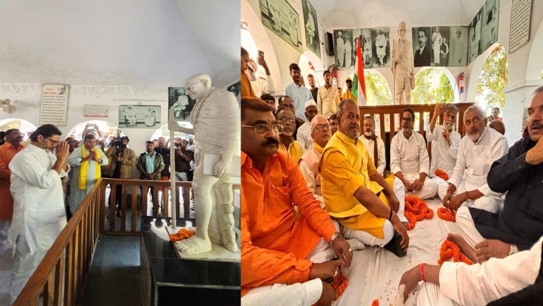 प्रशांत पश्चिम चंपारण के भितिहरवा गांधी आश्रम में एक दिन के मौन उपवास पर बैठे