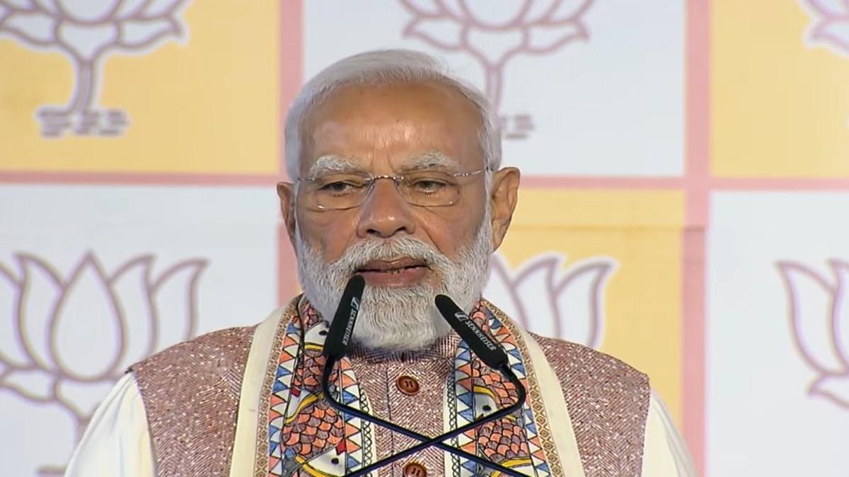 BJP हेडक्वार्टर पहुंचे मोदी, बिहारी स्टाइल में लहराया गमछा, बोले- जय छठी मैया 2 22Scope News PM Modi BJP Daftar 1 22Scope News