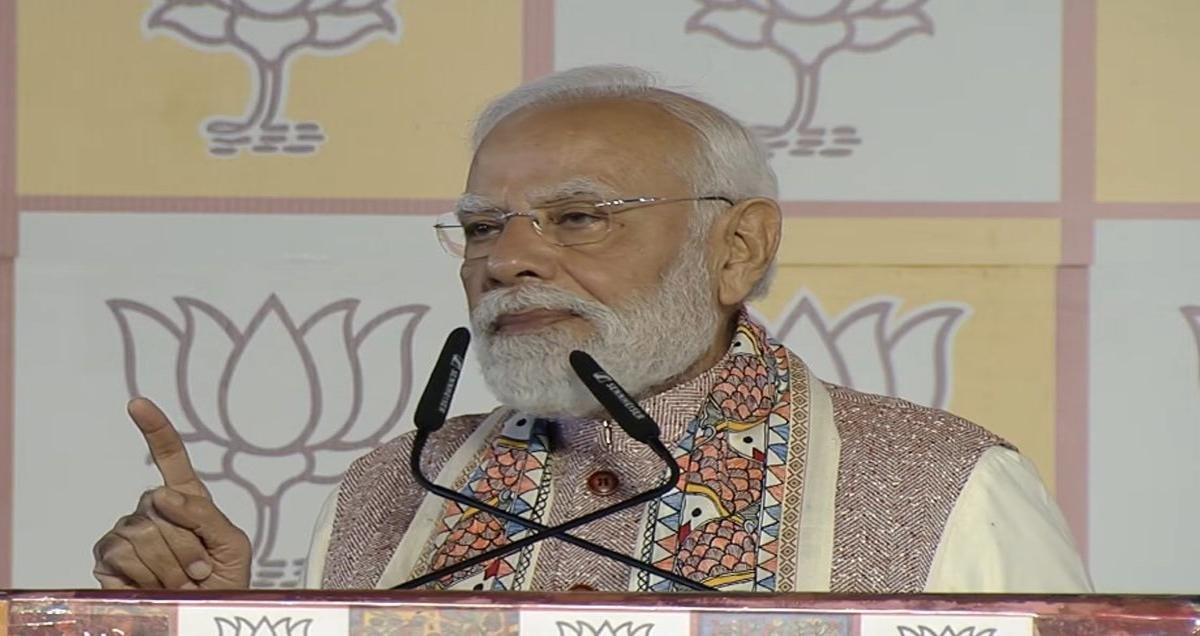 BJP हेडक्वार्टर पहुंचे मोदी, बिहारी स्टाइल में लहराया गमछा, बोले- जय छठी मैया 6 22Scope News PM Modi BJP Daftar 5 1 22Scope News