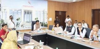 बिहार विधानसभा चुनाव : पटना में मतगणना को लेकर DM ने अधिकारियों के साथ की बैठक, दिए निर्देश बिहार विधानसभा चुनाव : पटना में मतगणना को लेकर DM ने अधिकारियों के साथ की बैठक, दिए निर्देश