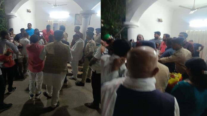 Tejashwi Yadav आखिरी चरण का प्रचार खत्म करने के बाद पटना लौटे तेजस्वी, राबड़ी आवास पहुंच पिता लालू यादव से लिया आशीर्वाद