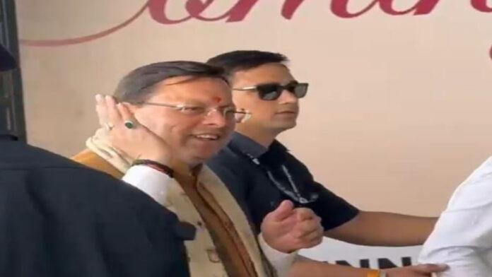 पटना से रवाना हुए धामी, कहा- डबल इंजन सरकार को बधाई, बिहार का होगा विकास