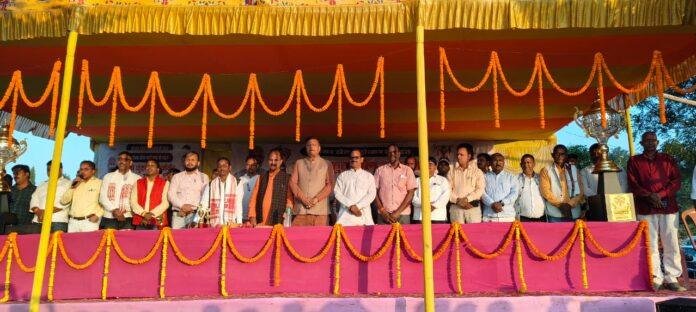 Sports News: चौपारण में नमो फुटबॉल टूर्नामेंट समपन्न Sports News: चौपारण में नमो फुटबॉल टूर्नामेंट समपन्न