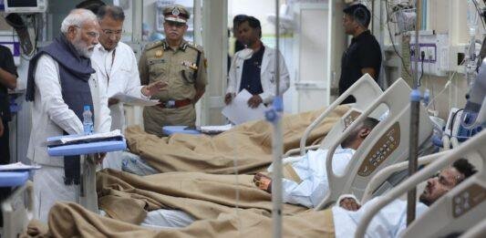 PM Modi visits lnjp hospital