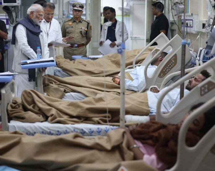 PM Modi visits lnjp hospital