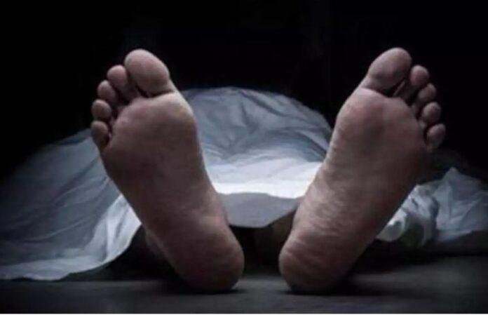 अस्पसाल में भर्ती गर्भवती महिला की बेड से गिरने से मौत, गर्भ में पल रहे बच्चे की भी गई जान