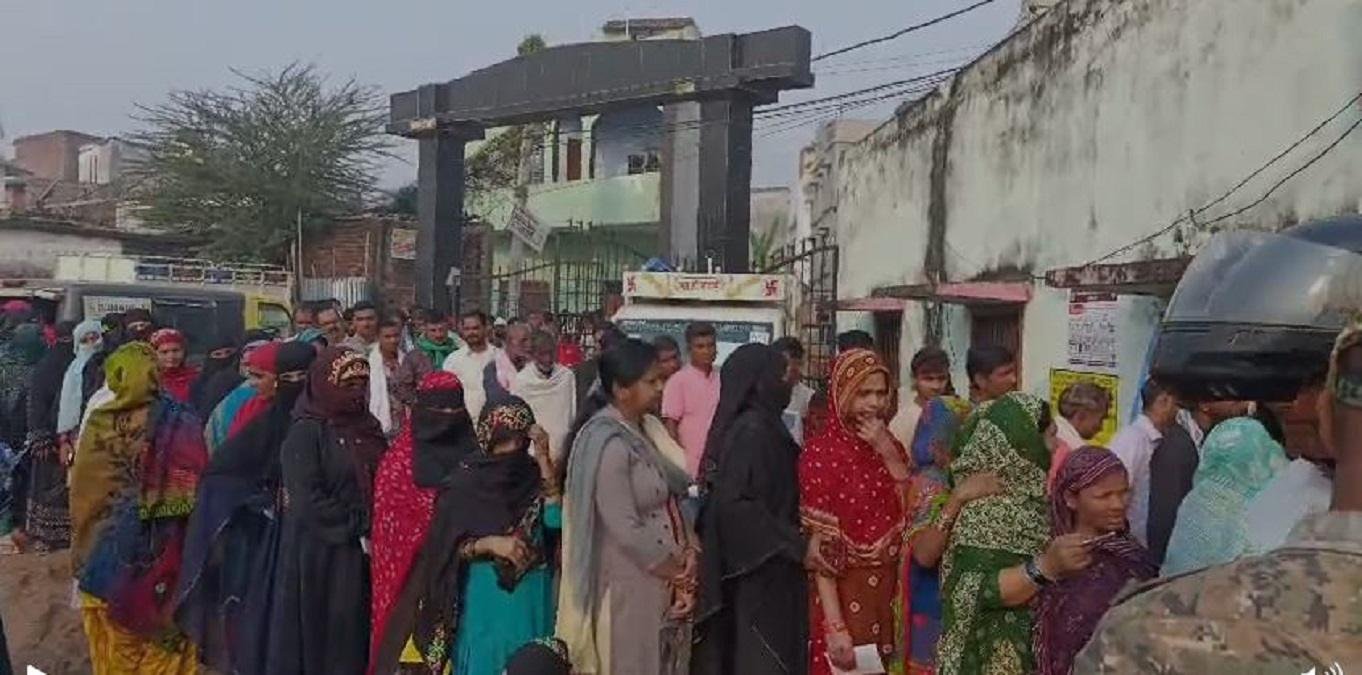 कड़ी सुरक्षा के बीच 20 जिलों में शुरू हुआ दूसरे चरण का मतदान, मतदान को उमड़ने लगी भीड़ 4 22Scope News ert 22Scope News