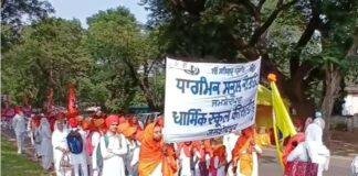 Jamshedpur: श्रद्धा से मनाई गई गुरु नानक जयंती, नगर कीर्तन में उमड़ा श्रद्धा और सेवा का सैलाब Jamshedpur: श्रद्धा से मनाई गई गुरु नानक जयंती, नगर कीर्तन में उमड़ा श्रद्धा और सेवा का सैलाब