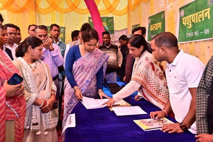 सेवा सप्ताह कार्यक्रम में शामिल हुई विधायक कल्पना सोरेन, जनता की समस्याएं सुनीं