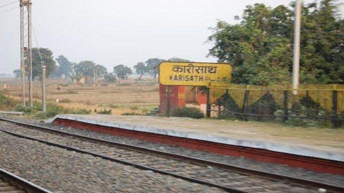 आरा में चलते चलते दो हिस्सों में बंटी ट्रेन, मची अफरातफरी