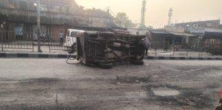 पुलिस पेट्रोलिंग गाड़ी का एक्सीडेंट: हाइवा ट्रक ने मारी जोरदार टक्कर, बाल-बाल बचे तीन पुलिसकर्मी