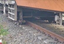 दुमका : रामपुरहाट – जसीडीह पैसेंजर ट्रेन रामपुरहाट – जसीडीह पैसेंजर ट्रेन बेपटरी रामपुरहाट - जसीडीह पैसेंजर ट्रेन