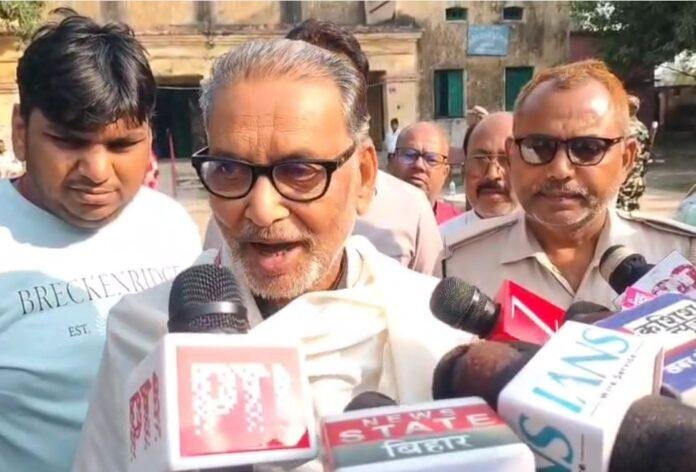 मोतिहारी सांसद राधामोहन सिंह ने किया मतदान, बोले - प्रचंड बहुमत से बनेगी सरकार मोतिहारी सांसद राधामोहन सिंह ने किया मतदान, बोले - प्रचंड बहुमत से बनेगी सरकार