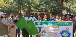 Jamtara: सड़क सुरक्षा अभियान: बच्चों ने यातायात नियमों के प्रति किया जागरूक, दिया संदेश - “रफ्तार घटाओ, सुरक्षा बढ़ाओ”