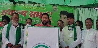 गुजरात में फैक्ट्री, बिहार में कट्टा! तेजस्वी यादव का पीएम पर बड़ा आरोप  -  मोदी झूठ की फैक्ट्री चलाते हैं 