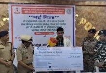 5 लाख के इनामी ब्रजेश यादव समेत जेजेएमपी के दो नक्सलियों ने किया सरेंडर