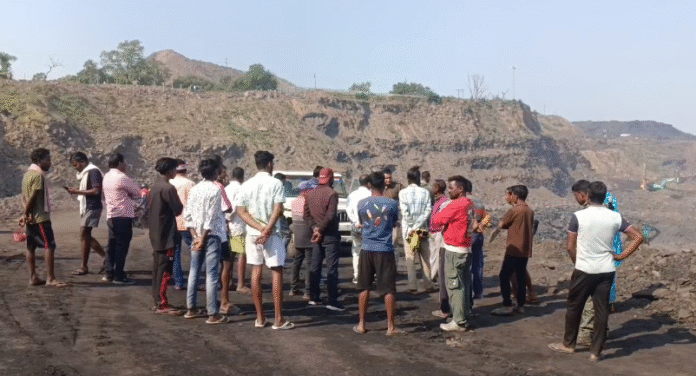 Dhanbad News: झरिया खदान के ऊपर से गिरकर एक व्यक्ति की मौत