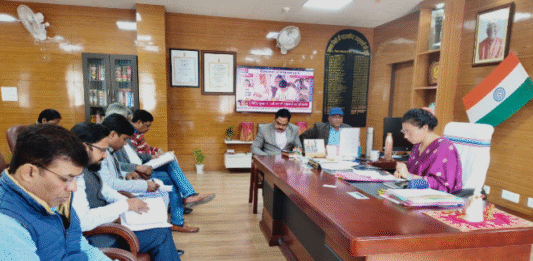 Gumla News: उपायुक्त प्रेरणा दीक्षित ने की अहम बैठक