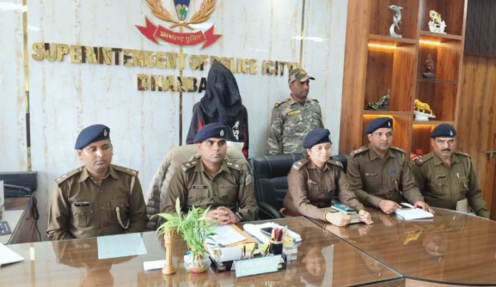 Dhanbad News: बाईक चोर पुलिस के हत्थे चढ़ा