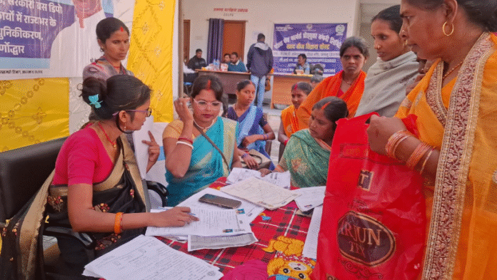 Palamu News: पड़वा प्रखंड में लगाया गया 'सेवा का अधिकार' सप्ताह