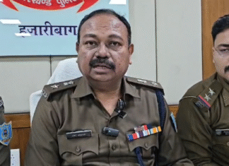 Hazaribagh News: पुलिस को हाथ लगी बड़ी सफलता, तीन आरोपियों सहित बरामद किए ज्वेलरी और इलेक्ट्रॉनिक सामान Hazaribagh News