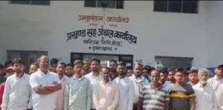 Sariya: सार्वजनिक भूमि पर कब्जे के विरोध में ग्रामीणों ने सरिया सीओ को सौंपा आवेदन