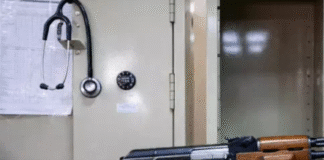 Srinagar: पूर्व सरकारी डॉक्टर के लॉकर से निकला AK-47