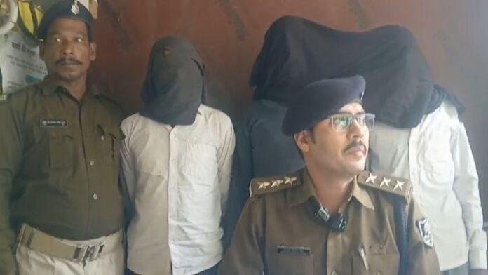 तीन देसी कट्टा 18 राउंड जिंदा कारतूस के साथ तीन बदमाश गिरफ्तार