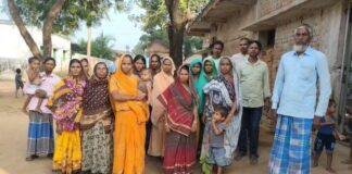 आवास योजना में घोटाला! मुखिया प्रतिनिधि पर गरीब महिलाओं से रुपए वसूलने का आरोप