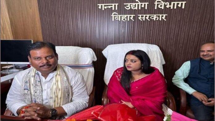 हसनपुर चीनी मिल में पेराई सत्र का विधिवत शुभारंभ, गन्ना उद्योग मंत्री संजय कुमार ने पूजा अर्चना के बाद किया विधिवत शुभारंभ