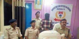 घाटशिला: बहरागोड़ा बस स्टैंड पर 20 किलो गांजा के साथ तस्कर गिरफ्तार