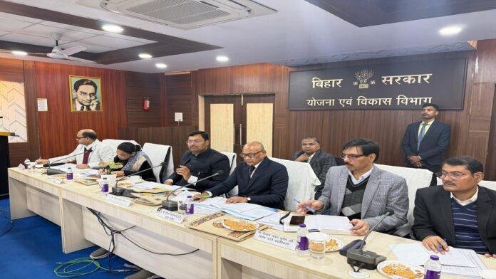 सरकार की कल्याणकारी योजनाओं को पात्र लाभार्थियों तक पहुंचाए,लंबित कार्यों के शीघ्र  निपटाने का आदेश